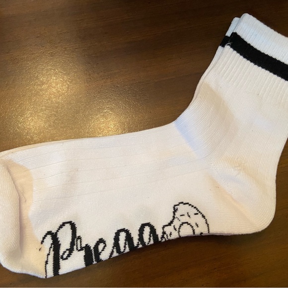 Bump Boxes Pregnant Mom Gift Box Hat, Belly Oil, Journal, Socks, Massage Tool - Picture 2 of 7